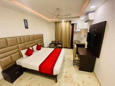 Bedroom Image of Urbanroomz Luxury Coliving PG  in DLF Phase 2, Gurgaon