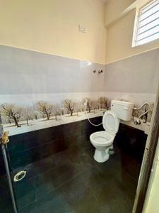 Bathroom Image of 910 Sq.ft 2 BHK Apartment / Flat for sale in Phool Bagh Vizianagaram for Rs. 3500000