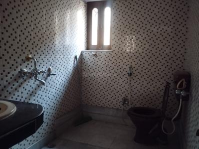 Bathroom Image of 5000 Sq.ft 8 BHK Independent House for rent in Bariatu Housing Colony Ranchi for Rs. 55000