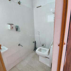 Bathroom Image of 955 Sq.ft 1 BHK Apartment / Flat for rent in Banaswadi Bengaluru for Rs. 20000