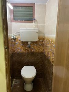 Bathroom Image of 720 Sq.ft 2 BHK Builder Floor for rent in Vasan Nagar Tiruchirappalli for Rs. 12000