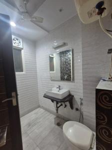 Bathroom Image of 1800 Sq.ft 3 BHK Builder Floor for rent in Gagan Vihar New Delhi for Rs. 45000