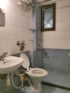 Common Bathroom Image of 875 Sq.ft 2 BHK Apartment / Flat for rent in Hiranandani Estate Thane for Rs. 38000