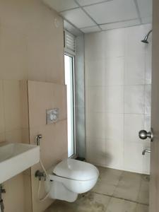 Common Bathroom Image of 1250 Sq.ft 3 BHK Apartment / Flat for rent in Sagar Garden, Mulund West Mumbai for Rs. 65000