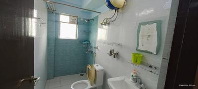 Bathroom Image of 900 Sq.ft 3 BHK Apartment / Flat for rent in Srijan Greenfield City, Maheshtala Kolkata for Rs. 17500