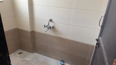 Bathroom Image of 600 Sq.ft 1 BHK Apartment / Flat for rent in Pimple Saudagar Pune for Rs. 17000