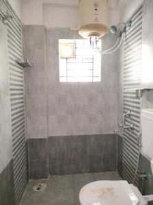 Common Bathroom Image of 900 Sq.ft 2 BHK Apartment / Flat for rent in Muneshwara Nagar Bengaluru for Rs. 30000