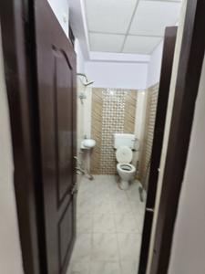 Bathroom Image of 2000 Sq.ft 2 BHK Apartment / Flat for sale in Husainganj Lucknow for Rs. 4500000