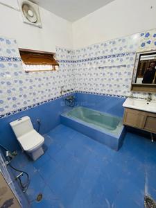 Bathroom Image of 3500 Sq.ft 2.5 BHK Independent House for rent in Indira Nagar Lucknow for Rs. 25000