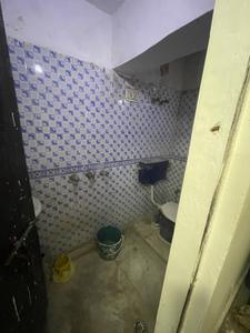 Bathroom Image of 400 Sq.ft 2 BHK Builder Floor for sale in Shalimar Bagh New Delhi for Rs. 3000000