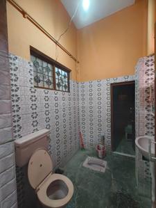 Bathroom Image of 1000 Sq.ft 2 BHK Independent House for rent in Royapuram Chennai for Rs. 27000