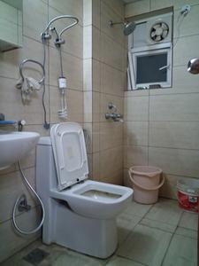 Common Bathroom Image of 1285 Sq.ft 3 BHK Apartment / Flat for sale in Tata Eureka Park Phase 1, Sector 150 Noida for Rs. 14400000