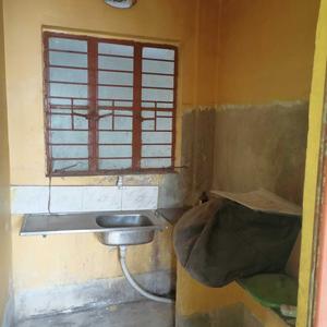 Kitchen Image of 1000 Sq.ft 2 BHK Builder Floor for rent in Machuabazar Kolkata for Rs. 15000