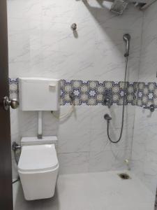 Image of 1050 Sq.ft 3 BHK Apartment / Flat for sale in Royal Palms Summit Apartments, Goregaon East, Mumbai for Rs. 12500000