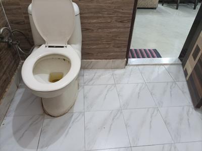 Bathroom Image of 900 Sq.ft 2 BHK Apartment / Flat for sale in Shastri Nagar Ghaziabad for Rs. 6216000