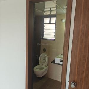 Bathroom Image of 1000 Sq.ft 3 BHK Apartment / Flat for rent in Kohinoor Sportsville, Maan Pune for Rs. 36000
