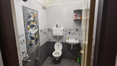 Bathroom Image of 1200 Sq.ft 2 BHK Builder Floor for rent in Narasothipatti Salem for Rs. 25000