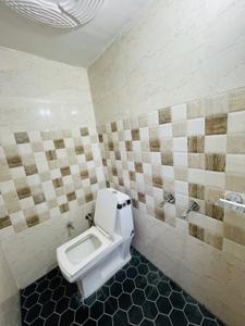 Bathroom Image of 1300 Sq.ft 3 BHK Independent House for rent in Preet Vihar Hapur for Rs. 15000