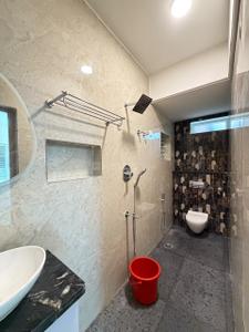 Bathroom Image of 1900 Sq.ft 3 BHK Apartment / Flat for rent in Frazer Town Bengaluru for Rs. 100000