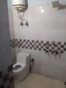 Bathroom Image of 700 Sq.ft 1 BHK Builder Floor for rent in Sector 11 Noida for Rs. 18000