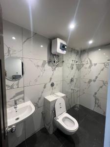 Bathroom Image of 600 Sq.ft 1 BHK Apartment / Flat for rent in Cooke Town Bengaluru for Rs. 35000