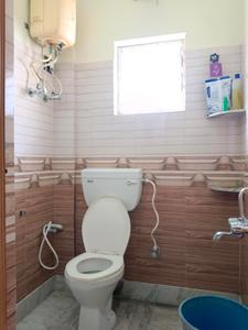 Common Bathroom Image of 900 Sq.ft 2 BHK Apartment / Flat for sale in Kamdahari Kolkata for Rs. 6000000