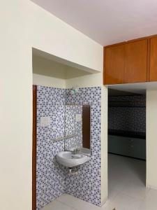 Bathroom Image of 1200 Sq.ft 2 BHK Apartment / Flat for rent in Athwa Surat for Rs. 19000