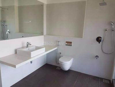 Bathroom Image of 2800 Sq.ft 4 BHK Apartment / Flat for sale in Versova Sea Green Apartment, Andheri West Mumbai for Rs. 120000000