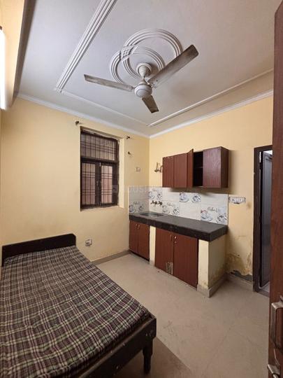 Saket metro gate no 2 Bedroom 1