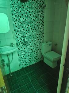 Bathroom Image of 560 Sq.ft 1 BHK Independent House for rent in Gaurabagh Lucknow for Rs. 8500