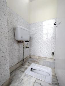Bathroom Image of 1400 Sq.ft 3 BHK Independent House for rent in South Extension II New Delhi for Rs. 45000
