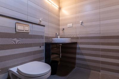 Bathroom Image of 2000 Sq.ft 3 BHK Apartment / Flat for rent in Vajram Esteva, Bellandur Bengaluru for Rs. 130000