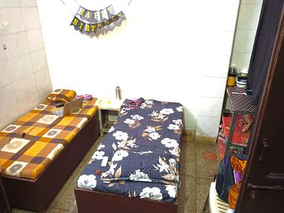 Bedroom Image of Shri Hari Girls PG in Laxmi Nagar, New Delhi