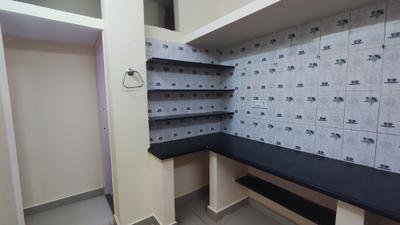 Kitchen Image of 850 Sq.ft 1 BHK Builder Floor for rent in Cox Town Bengaluru for Rs. 18000