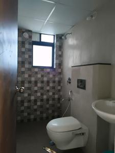 Common Bathroom Two Image of 2138 Sq.ft 4 BHK Apartment / Flat for sale in Shapoorji Pallonji Vanaha, Bavdhan Pune for Rs. 16000000