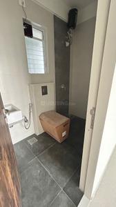Bathroom Image of 900 Sq.ft 2 BHK Apartment / Flat for rent in Rosa Manhattan Phase 2, Hiranandani Estate Thane for Rs. 42000