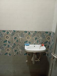 Bathroom Image of 770 Sq.ft 1 BHK Independent House for rent in Parao Varanasi for Rs. 6000