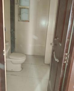 Bathroom Image of 2475 Sq.ft 4 BHK Apartment / Flat for sale in Amrapali Platinum, Sector 119 Noida for Rs. 21800000