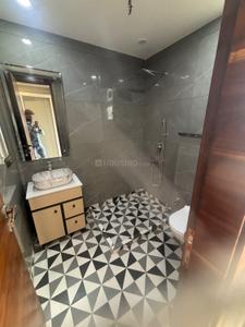 Bathroom Image of 1400 Sq.ft 3 BHK Builder Floor for sale in Mansarover Garden New Delhi for Rs. 36000000