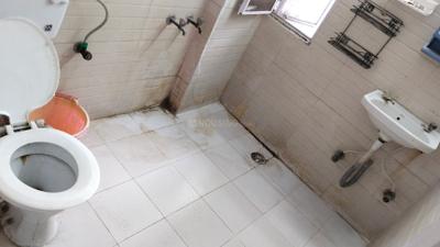 Image of 1300 Sq.ft 3 BHK Apartment / Flat for rent in Batla Apartments, Patparganj, New Delhi for Rs. 36000