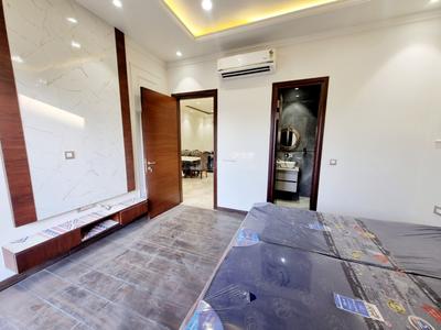Bedroom Image of 1500 Sq.ft 3 BHK Builder Floor for sale in Mukherjee Nagar New Delhi for Rs. 25000000