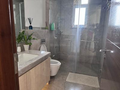 Bathroom Image of 5050 Sq.ft 4.5 BHK Apartment / Flat for sale in Stratford Verde Residence Collection, Kalyani Nagar Pune for Rs. 109000000