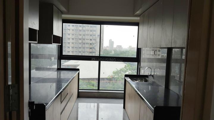 Roodraksh Golf Walk Main Image 1