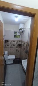 Bathroom Image of 1200 Sq.ft 2 BHK Apartment / Flat for rent in Cooke Town Bengaluru for Rs. 45000