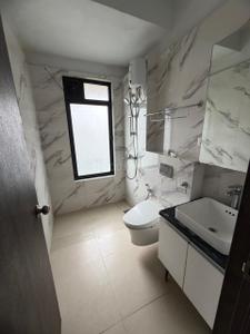 Bathroom Image of 900 Sq.ft 2 BHK Apartment / Flat for rent in Risland The Icon, Thane West Thane for Rs. 40000