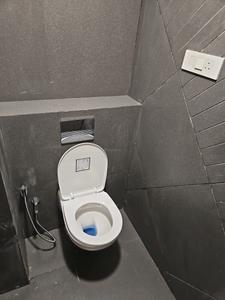 Common Bathroom Image of 650 Sq.ft 2 BHK Apartment / Flat for rent in Meru Codename BKC, Kurla West Mumbai for Rs. 160000