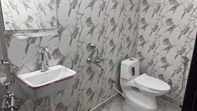 Bathroom Image of 380 Sq.ft 1 RK Apartment / Flat for rent in Sector 44 Noida for Rs. 9999