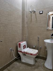 Common Bathroom Image of 911 Sq.ft 3 BHK Apartment / Flat for rent in Dwarka Mor New Delhi for Rs. 35000