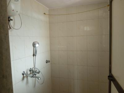 Bathroom Image of 580 Sq.ft 1 BHK Apartment / Flat for rent in Lok Milan, Powai Mumbai for Rs. 45000