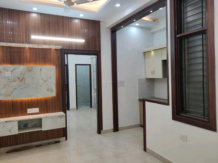 Beautifully maintained builder flat Main Image 1